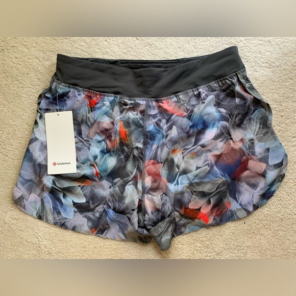 Lululemon fast and free short 3” - size 10 - Picture 3 of 4